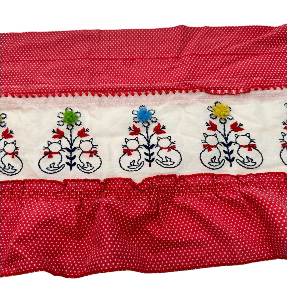 Whimsical vintage kitty cat window valance